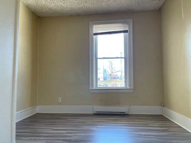 Building Photo - 40 Cranston Ave