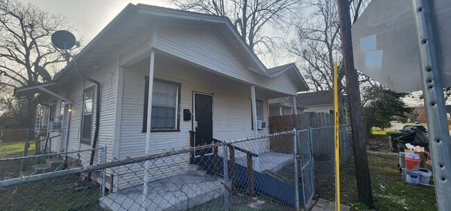 Handicap Access - 2301 Burkett St