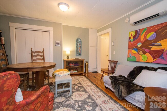 Foto del edificio - 109 Pearson Dr