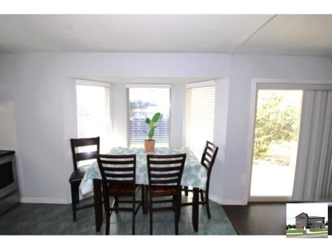 Building Photo - 905 N 19th St