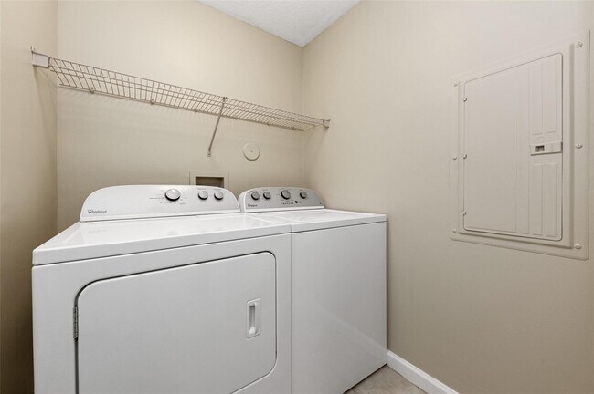 Building Photo - 9905 Baywinds Blvd
