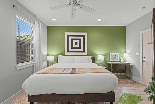 Building Photo - 2119 Hadley St