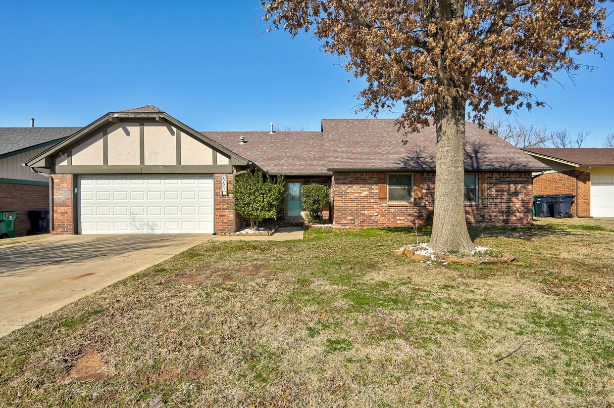 Spacious 3BD/2BTH Home near Lake Hefner mi... House Rental in Oklahoma City, OK