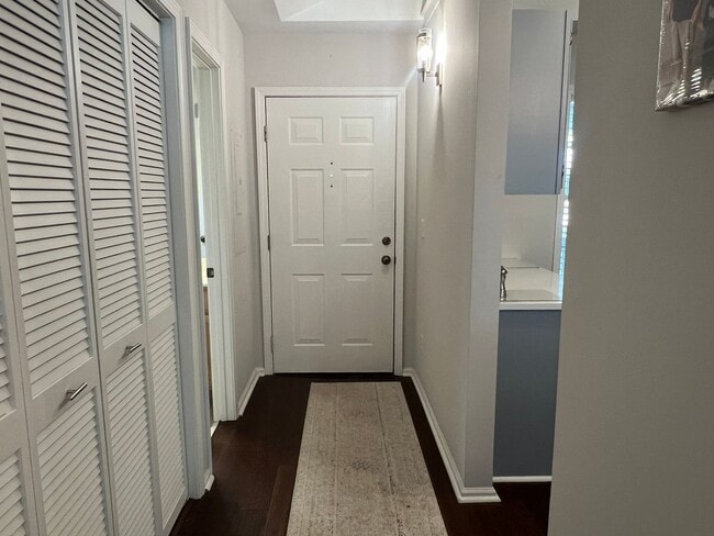 Building Photo - Lovely Condo in Shipyard with a Garage