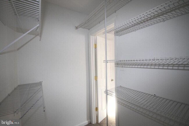Building Photo - 2610 Wilmot St