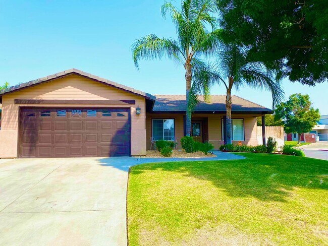 Foto del edificio - Best Deal in SW Bakersfield. Fully furnished home with a Pool