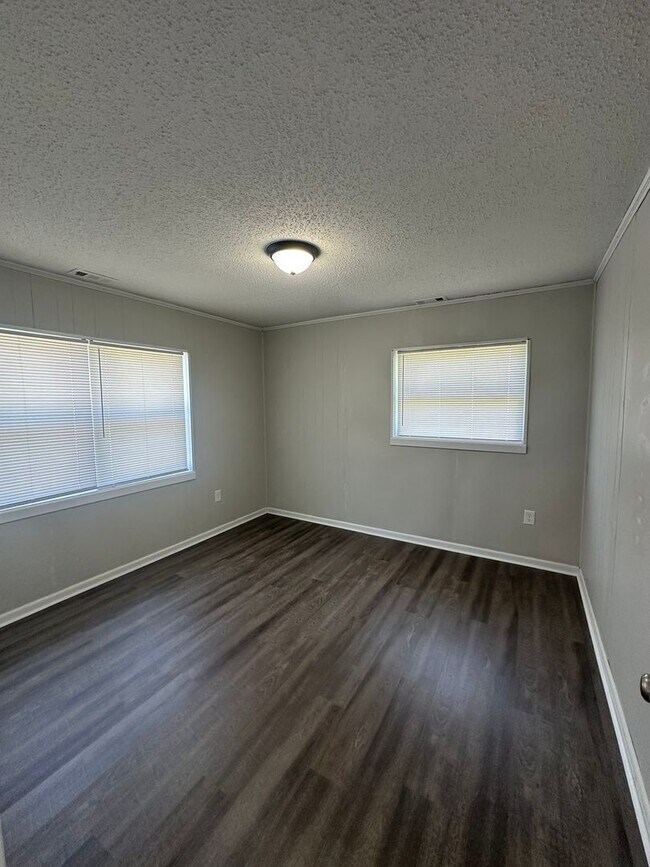 Foto del edificio - 820 Haywood Pl