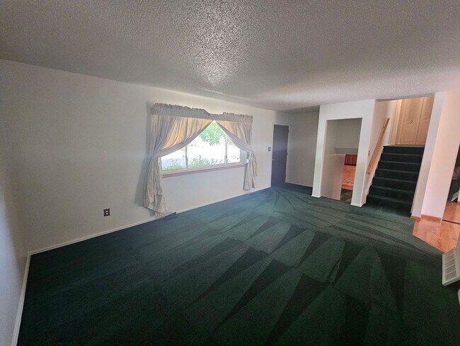 Foto del edificio - 3 Bed 2 Bath house in Rustic Hills 80915!