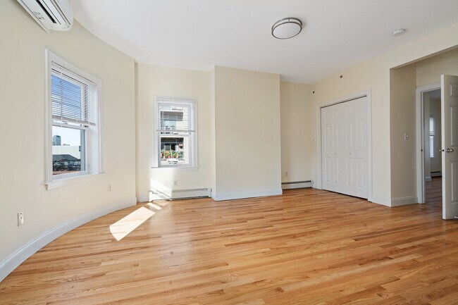 Foto del edificio - 392 W Broadway