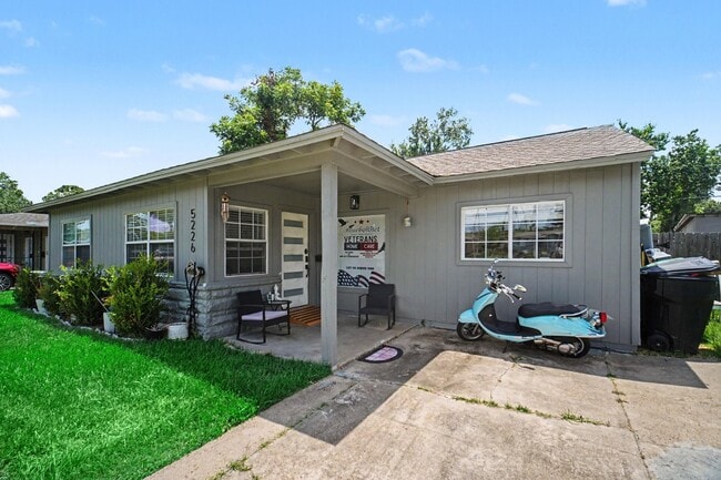 Building Photo - 5226 Pomander Rd