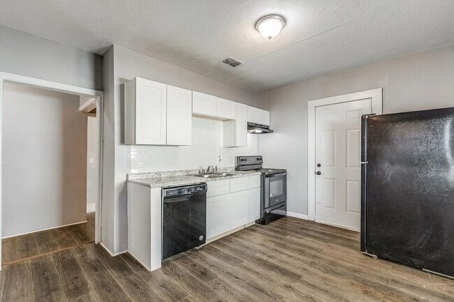 Foto del edificio - 3/2/1 in Quiet Van Alstyne Neighborhood