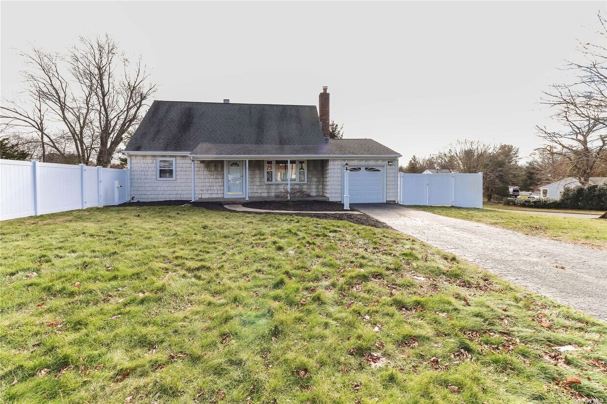 2 Ridgeview Pl, Mount Sinai, NY 11766 House Rental in Mount Sinai, NY