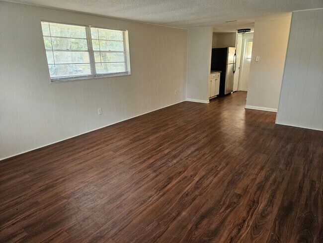 Building Photo - 5306 Oakwood Ct