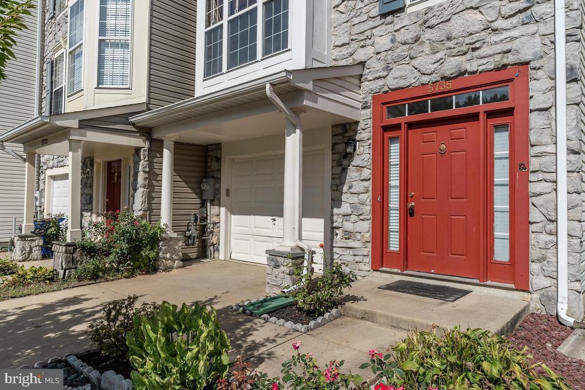 Foto principal - 5735 Goldfinch Ct