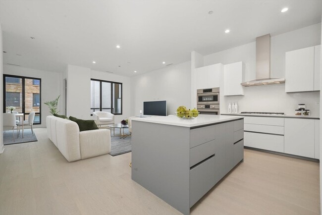 Building Photo - 323 S Racine Ave