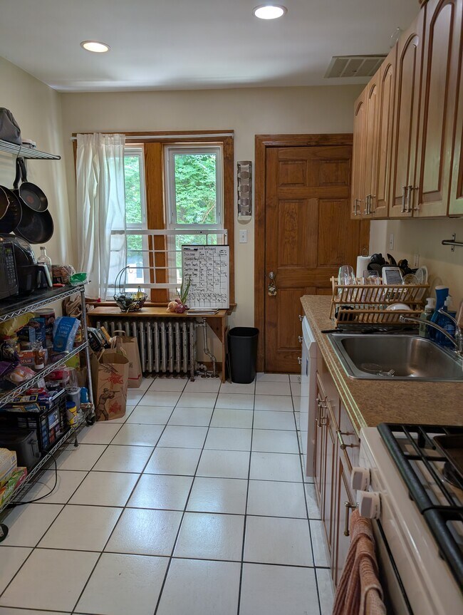 Building Photo - 27 South Crescent Circuit