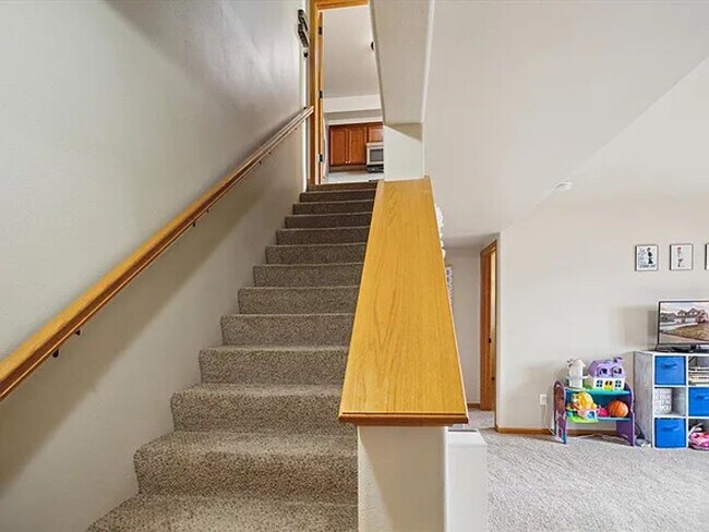 Foto del edificio - Coralville 4 Bedroom 4 Bath 3 Level Town H...