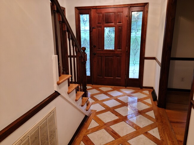 Foyer - 212 Squires Creek Rd