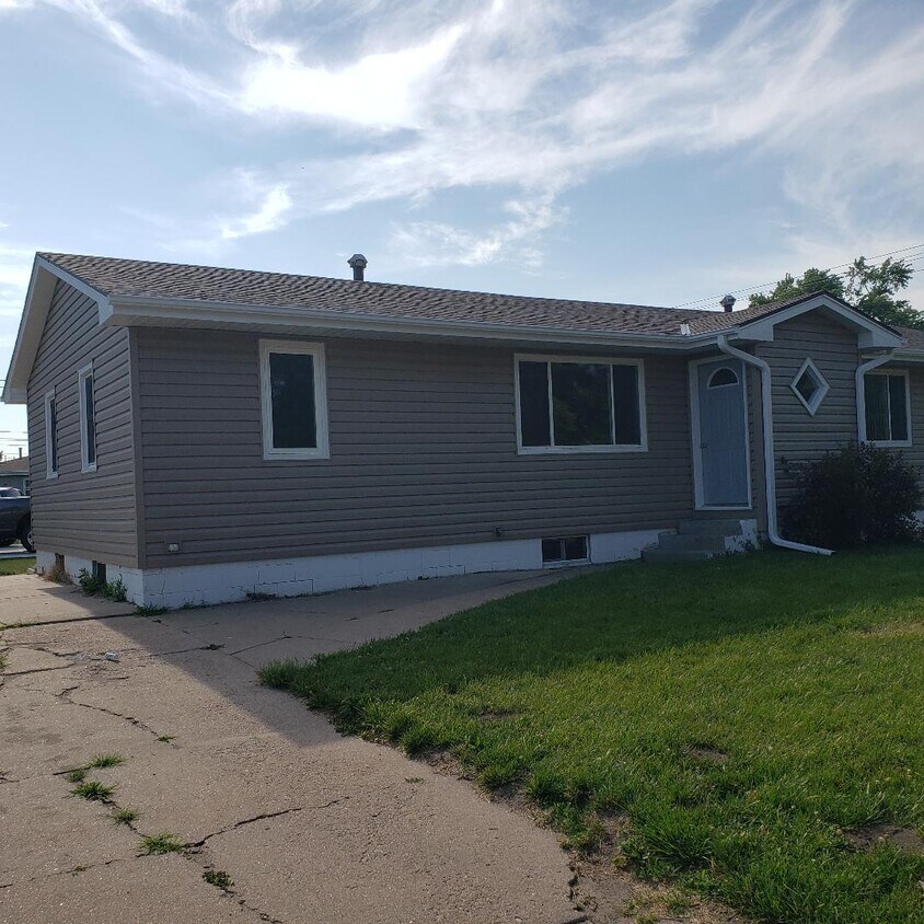 837 Davenport Ave, Fremont, NE 68025 House Rental in Fremont, NE