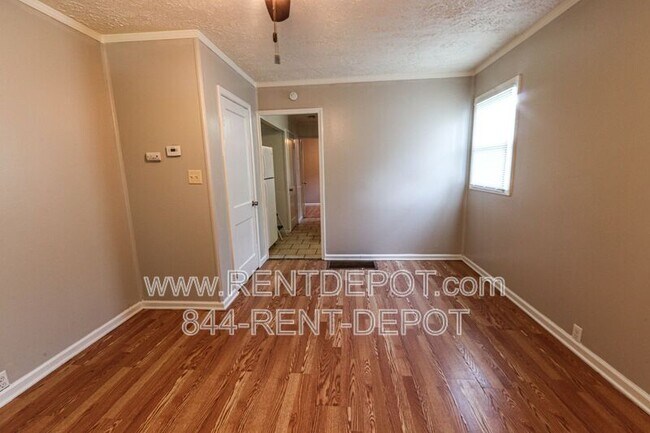 Building Photo - 1221 S Fairlawn Ave