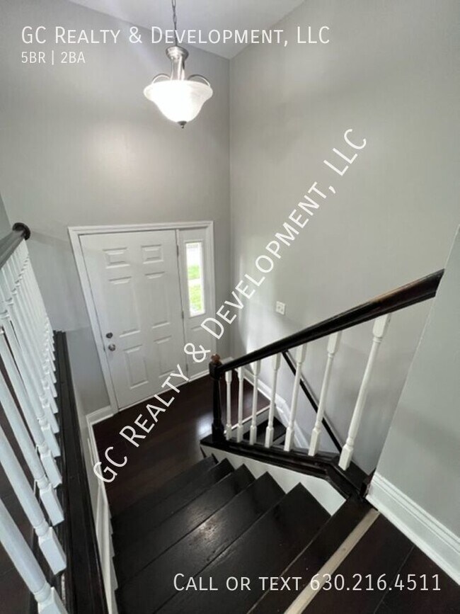 Building Photo - ***STREAMWOOD - RAISED RANCH / 5 BDRM / 2 ...