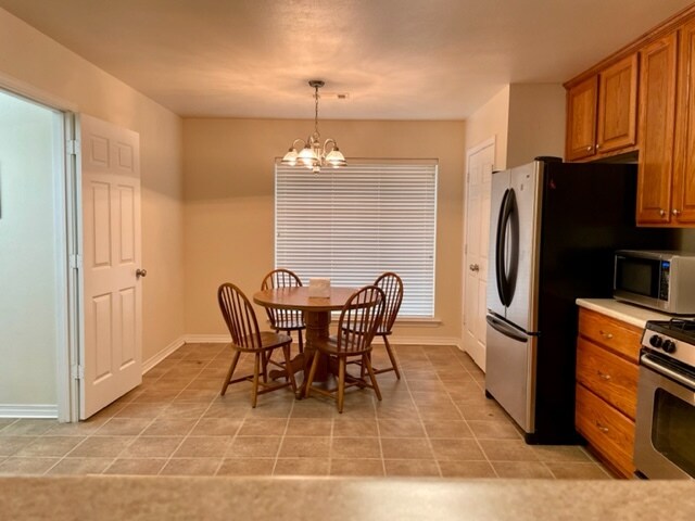 Large Kitchen - can fit a kitchen table - 46514 Cote Ct