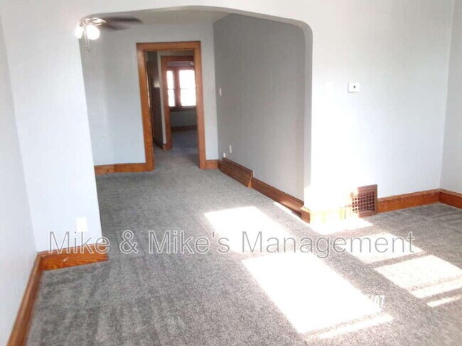 Foto del edificio - 1323 S 74th St