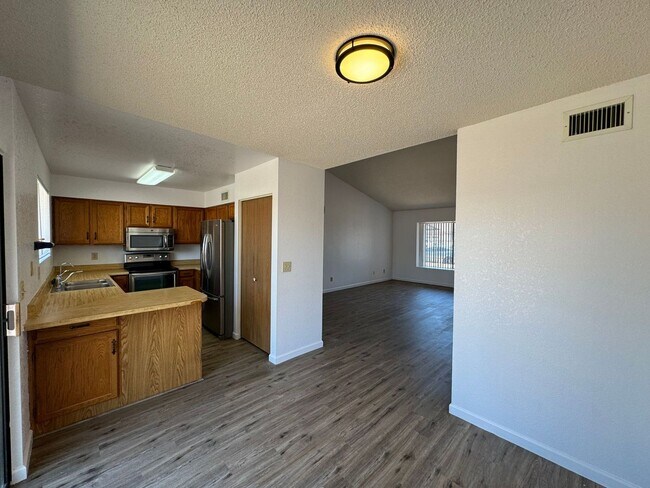 Foto del edificio - 2352 E Carmel Ave