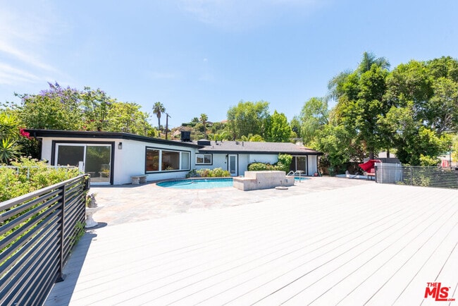 Building Photo - 3650 Sapphire Dr