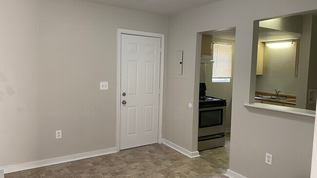 Foto del edificio - 2107 Staunton Ave NW
