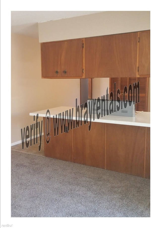 Building Photo - 242 Twyman Dr