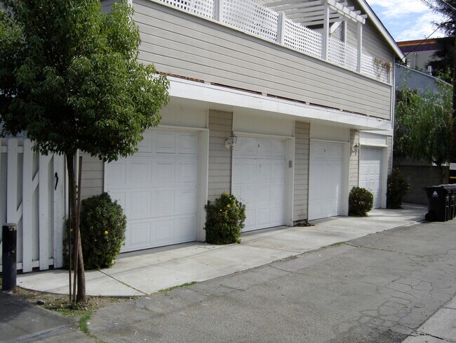 Building Photo - 4627 Tilden Ave