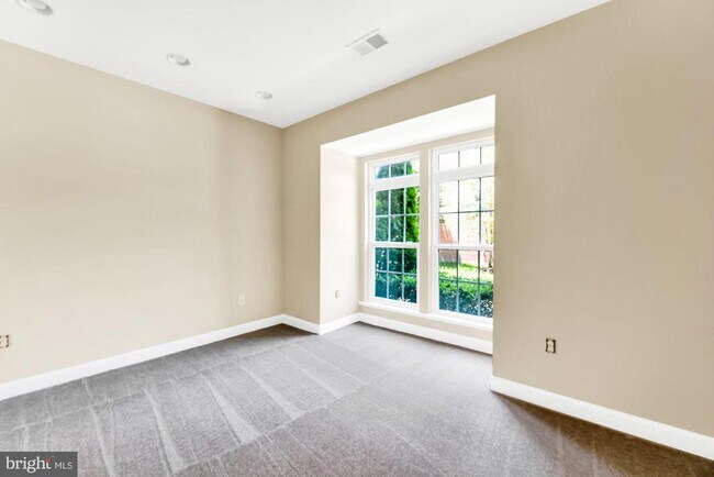 Building Photo - 4815 Portsmouth Rd