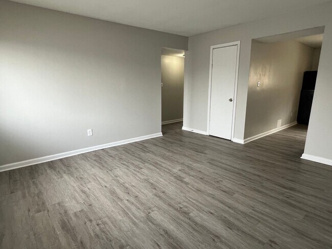 Building Photo - East Ridge Apartments - Remodeled 2 bedroom unit
