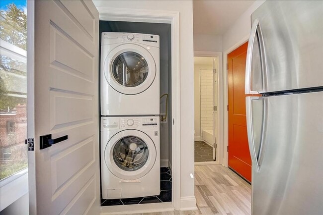 Photo - 95 E Duval St House