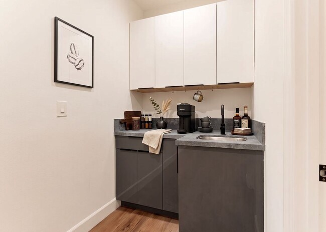 Foto del edificio - 4559 W 18th St