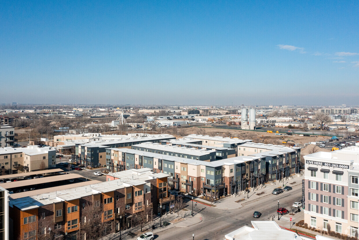 Building Photo - Birkhill Townhomes