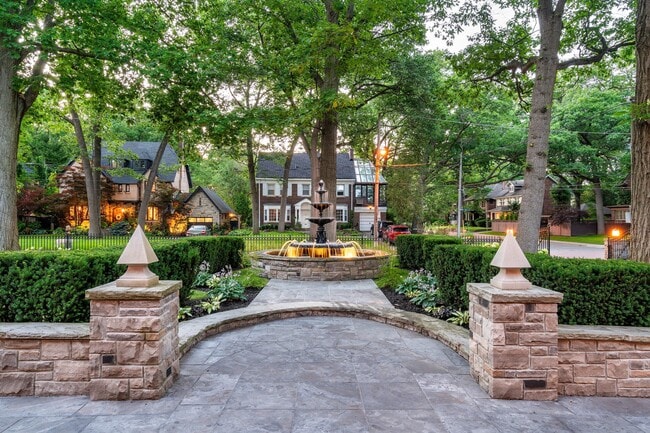 Building Photo - 57 Baby Point Crescent