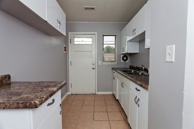Foto del edificio - 618-624 S Woodlawn St