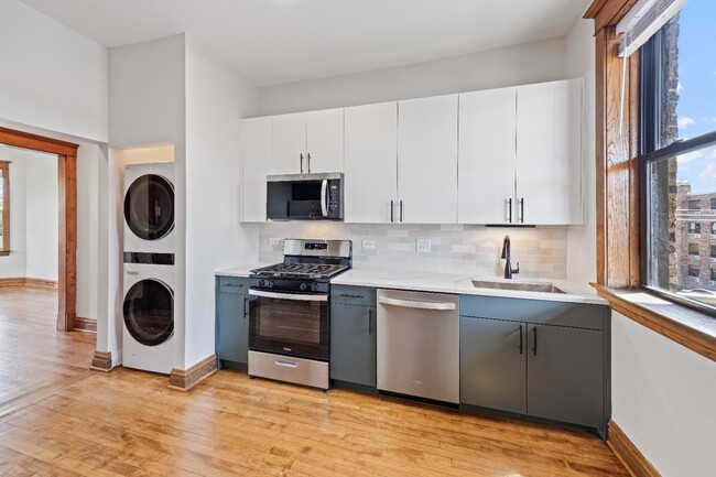 Garden unit: Renovated 1 bed in Logan Square - Now Leasing! - Garden unit: Renovated 1 bed in Logan Square - Now Leasing! Apartment