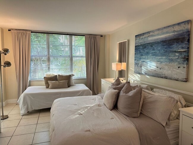 Building Photo - 5161 Collins Ave