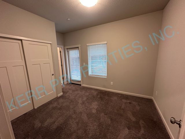 Building Photo - Discover Spacious Comfort: Elegant 3-Bed, 3.5-Bath Townhouse in Happy Valley!