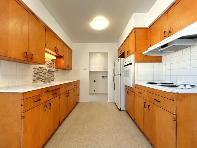 Foto del edificio - Alvarado Triplex