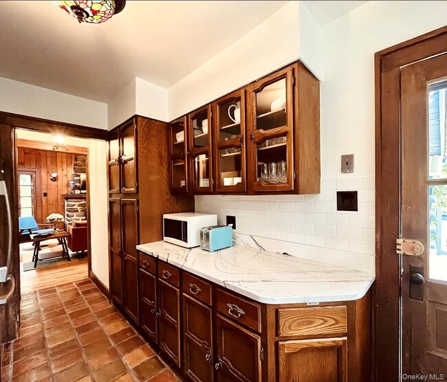 Building Photo - 15 Locust Dr