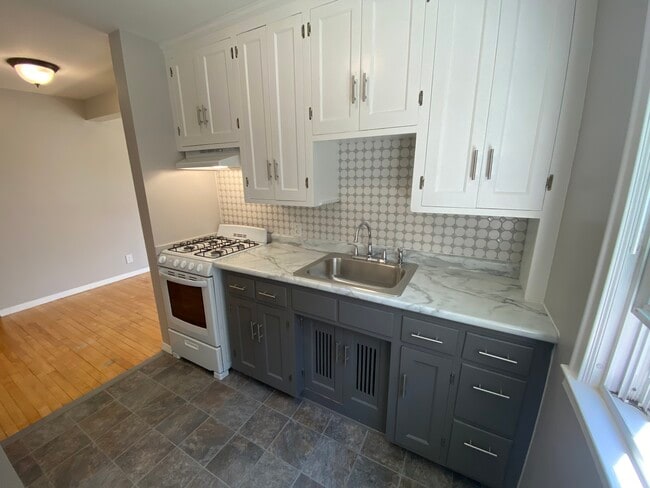 Kitchen - 812 W 35th St