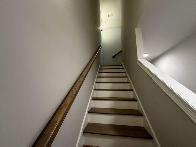 Foto del edificio - STUDIO APARTMENT PRE-LEASING FOR AUGUST 10 2026!