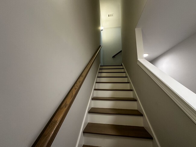 Foto del edificio - STUDIO APARTMENT PRE-LEASING FOR AUGUST 2026!
