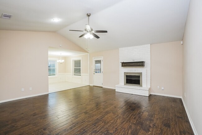 Foto del edificio - 152 Bastrop St