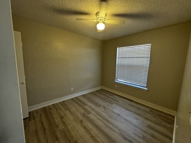 Foto del edificio - 13340 Horizon Blvd
