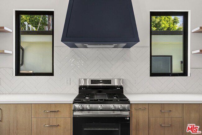 Foto del edificio - 824 N Orange Grove Ave